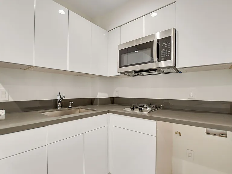 946 S Ridgeley Dr #104 — Photo 5