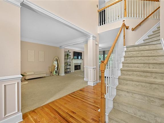 3rd image of 230 Ridge Bluff Ln