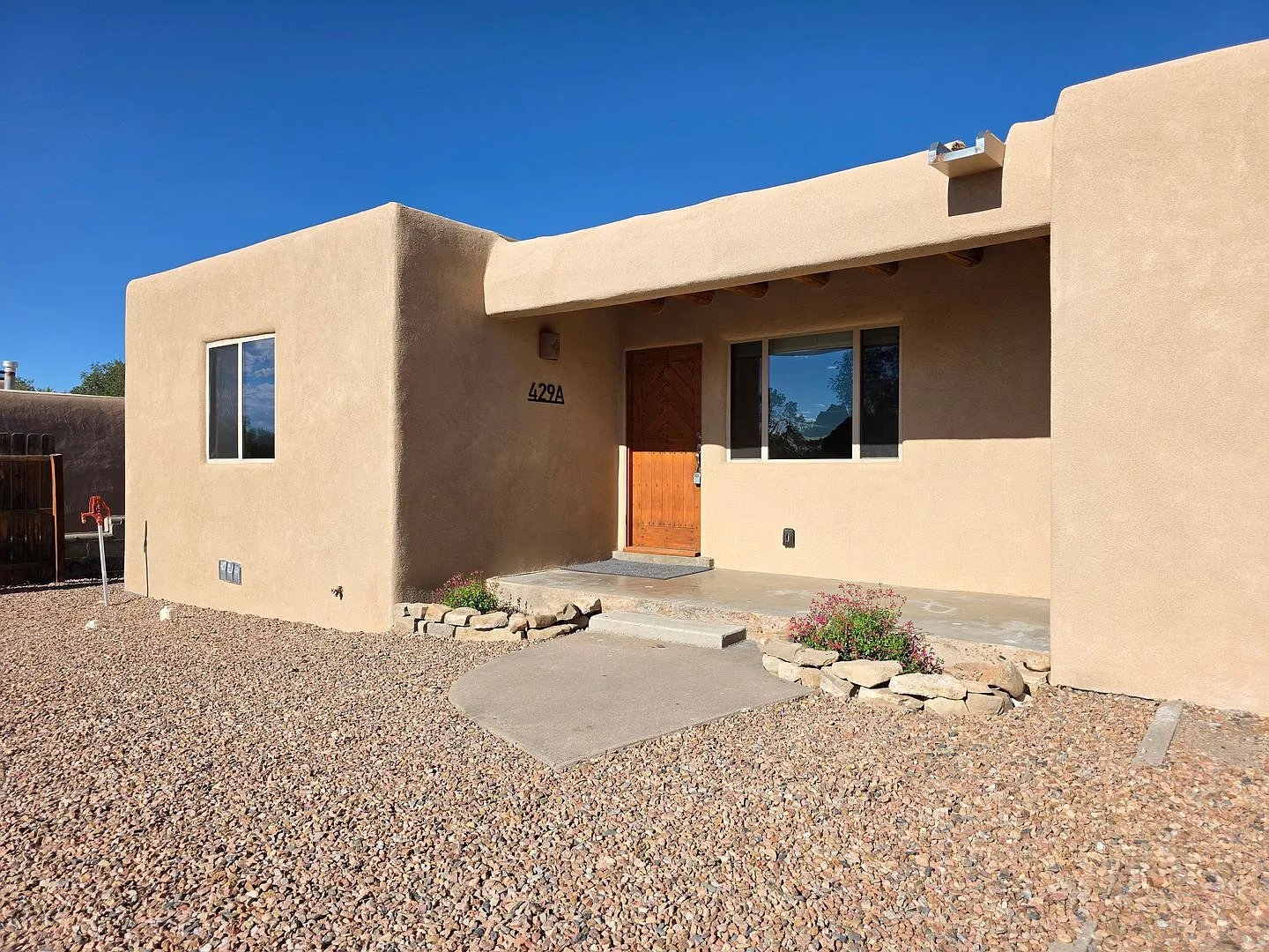429 Kathryn Pl — Photo 1