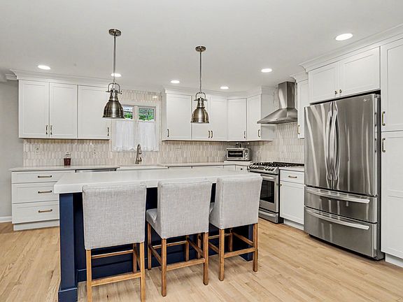 4th image of 25 Westview Pl