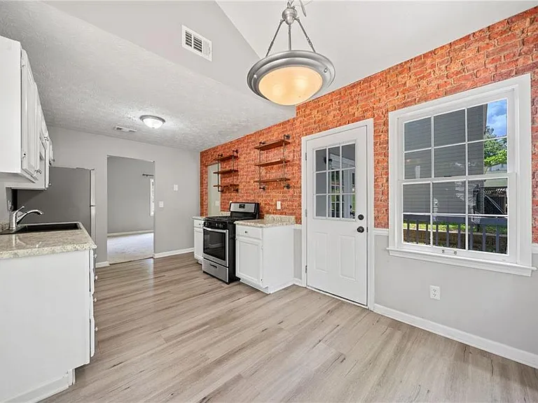 5590 Princeton Oaks Dr — Photo 20