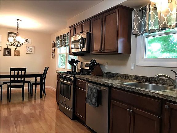3rd image of 83 Sperry Dr