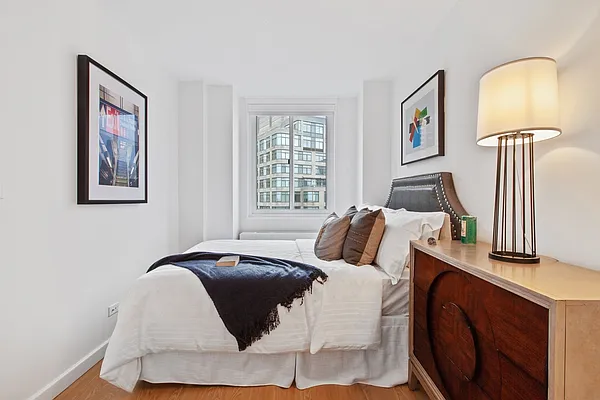 Rented by Greystar | media 7