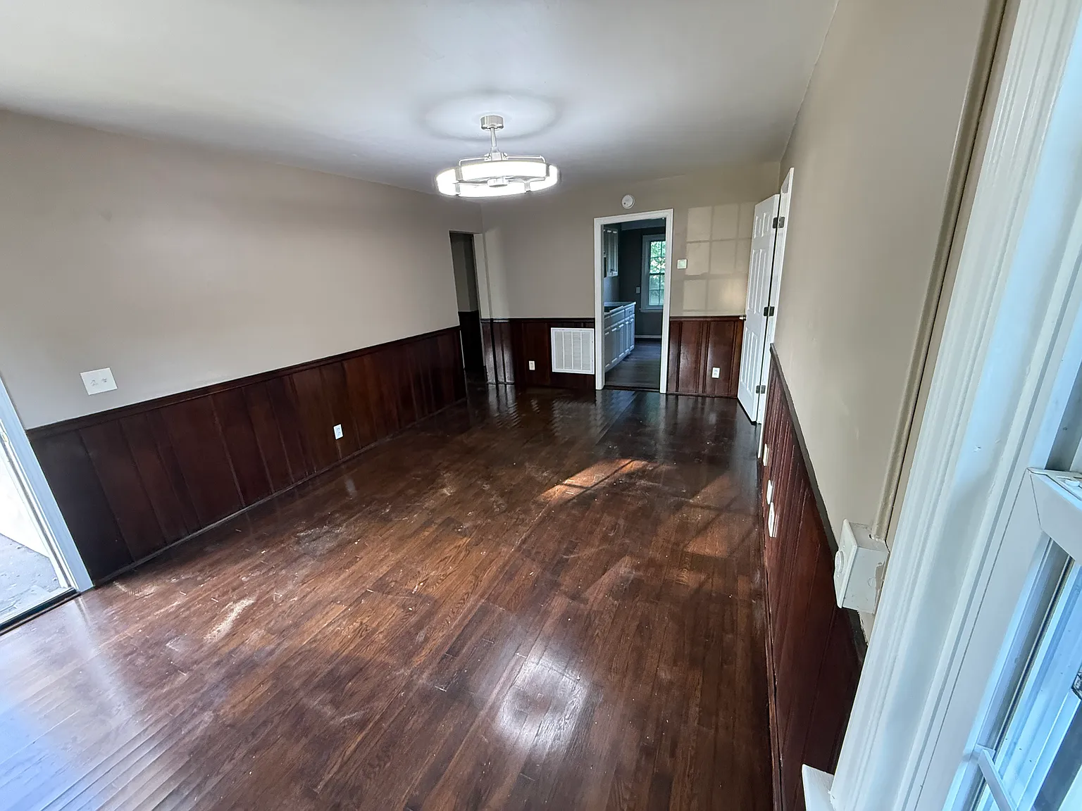 3 bed, 1250 sqft, $1,950 — Photo 4