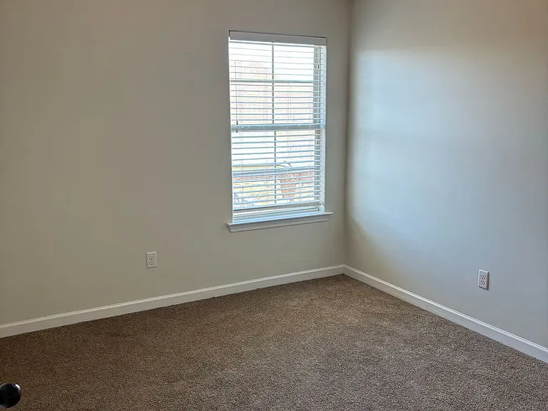 1057 Kentshire Cv — Photo 9
