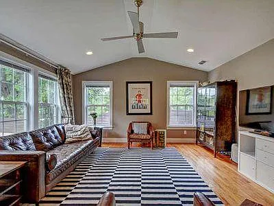1502 Newton St — Photo 2