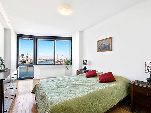 3rd image of 4545 Center Blvd APT 1606