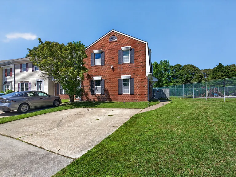 4718 Greenlaw Dr — Photo 2