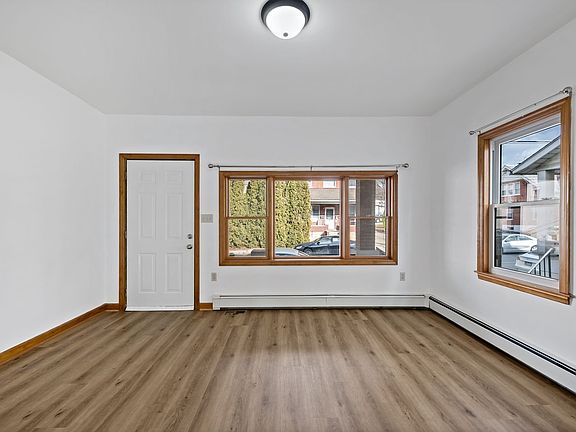 3rd image of 1394 Newport Ave