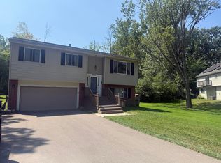 4283 Woodstock Rd, Waterford, MI 48328