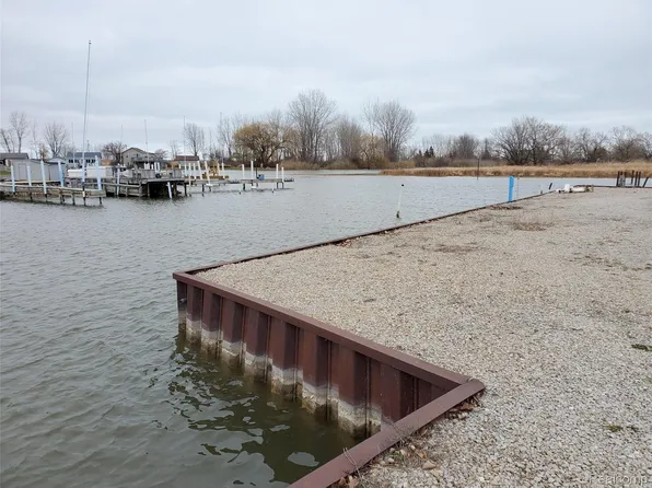 Midshipman Dr, Au Gres, MI 48703