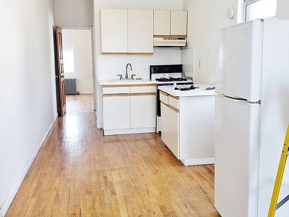 5th image of 2717 38th Ave #2