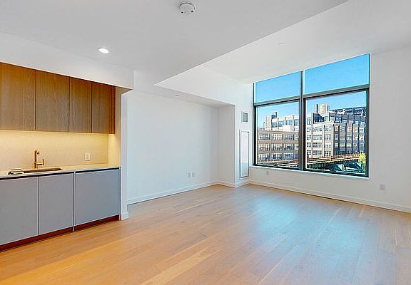 3rd image of 3 Court Sq APT 406