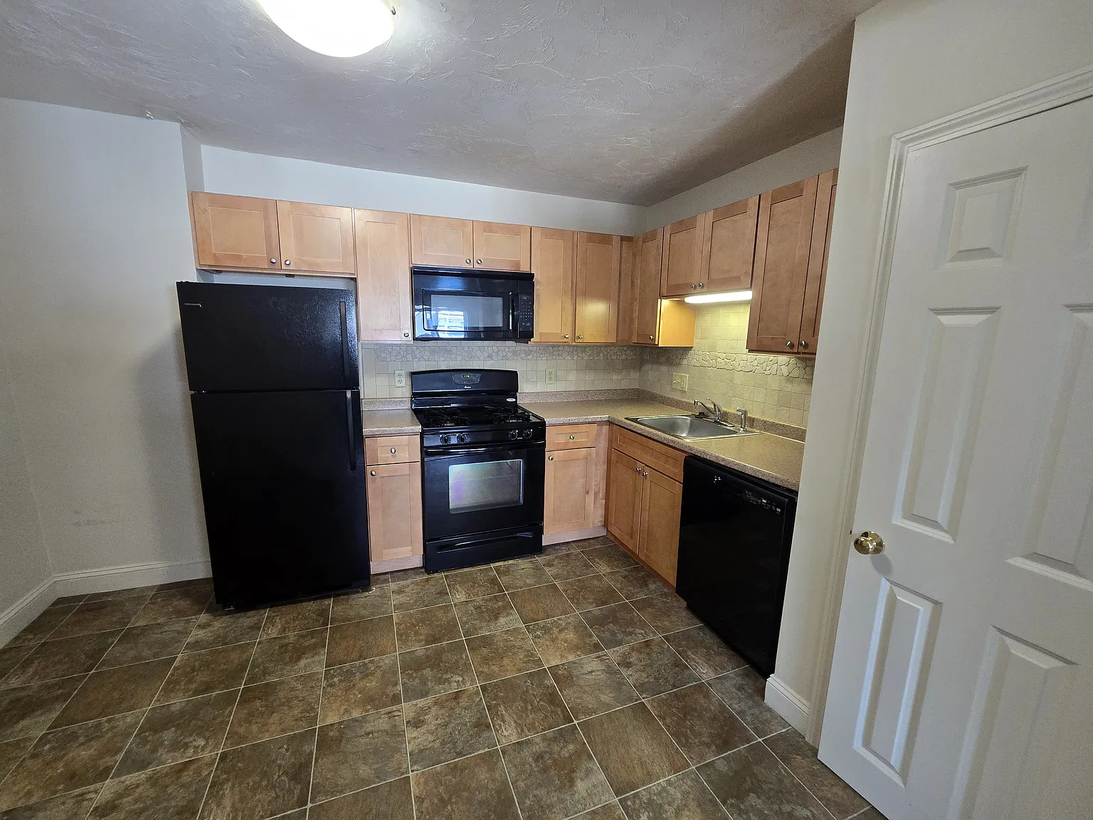 720 Main St — Photo 4