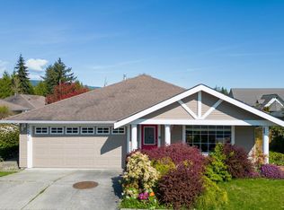 5722 Emily Way, Sechelt, BC V7Z0N5