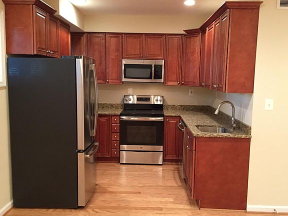 5th image of 1022 Duke St