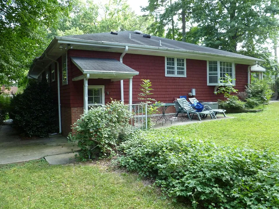 Private Shaded Backyard w/ Patios