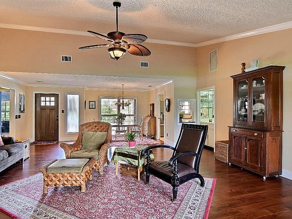 3rd image of 124 Prestwick Cir