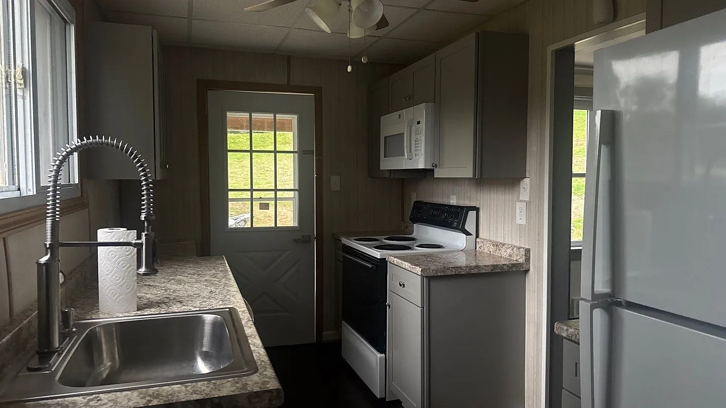 3 bed, 920 sqft, $1,150 — Photo 3