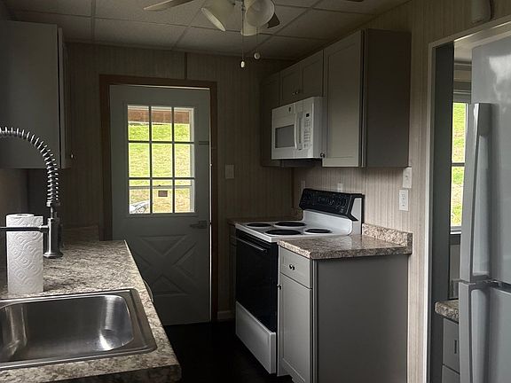 3rd image of 110 Hidden Ln