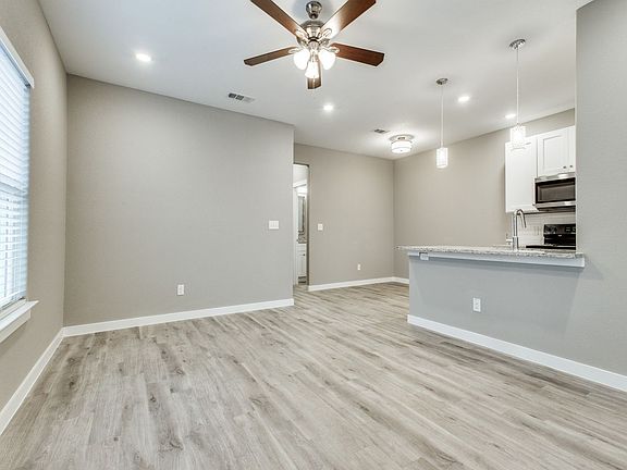 3rd image of 3205-3207 Karen St