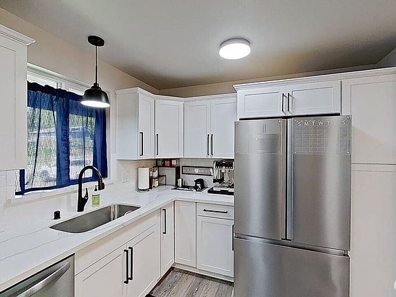 4th image of 361 NE Barbara Boulevard