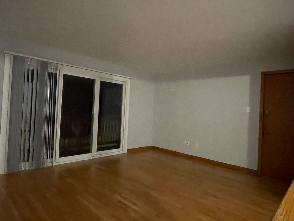 1st image of 8649 Oak Park Ave #3
