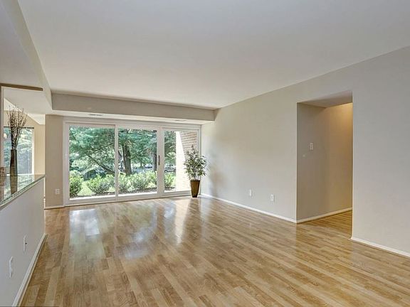 5th image of 11305 Commonwealth Dr APT T3