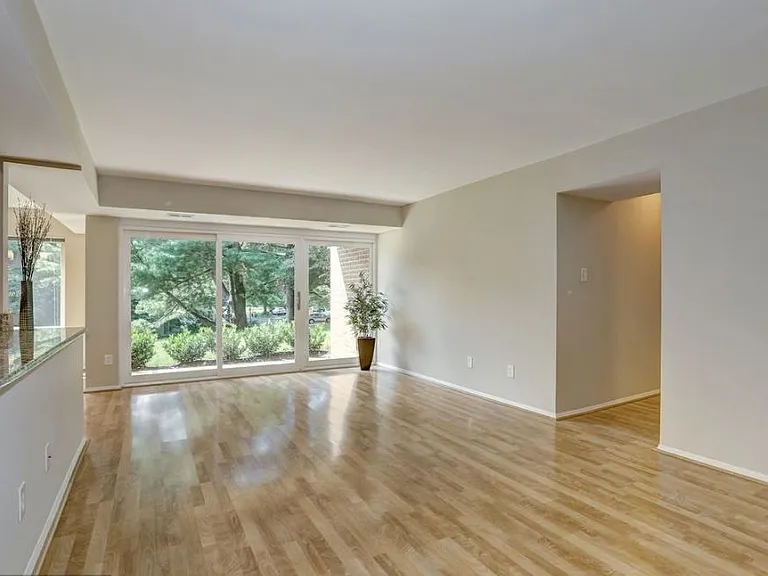 11305 Commonwealth Dr #T3 — Photo 5