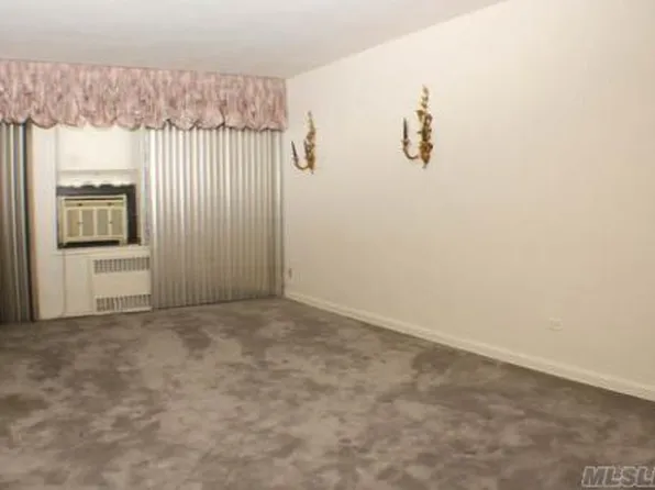 3655 Shore Pkwy image 1 of 17