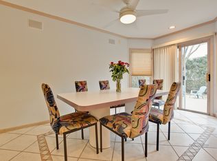1107 Hidden Lake Dr, Buffalo Grove, IL