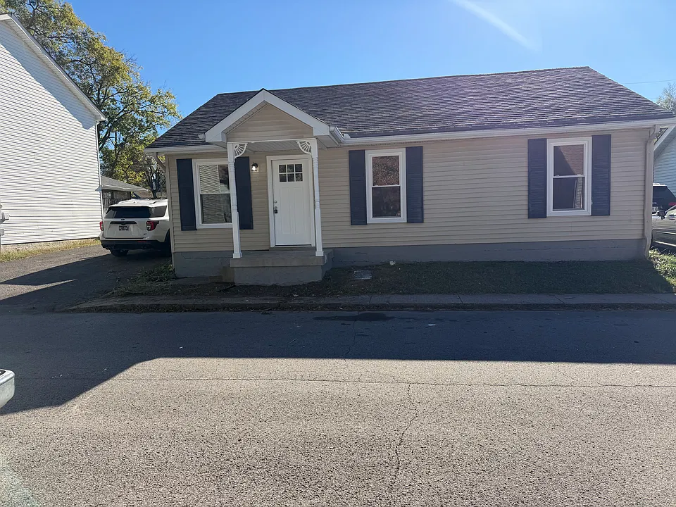 104 Solway Ct