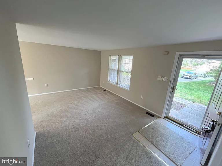 15705 Anamosa Dr — Photo 3