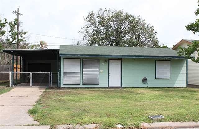 1st image of 118 Pompano Ave