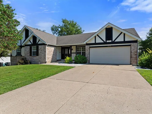 4219 Greensboro Dr, Saint Charles, MO 63304