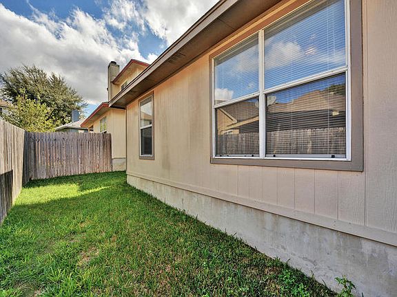 5th image of 1618 Parkfield Cir