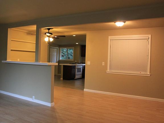 4th image of 3278 Crest Dr