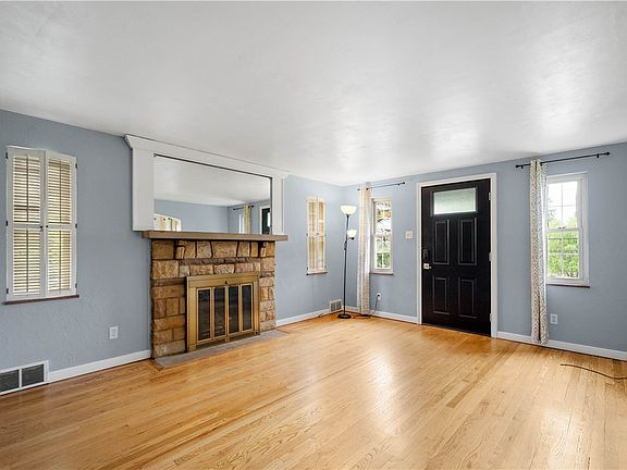 4th image of 105 Pickwick Dr