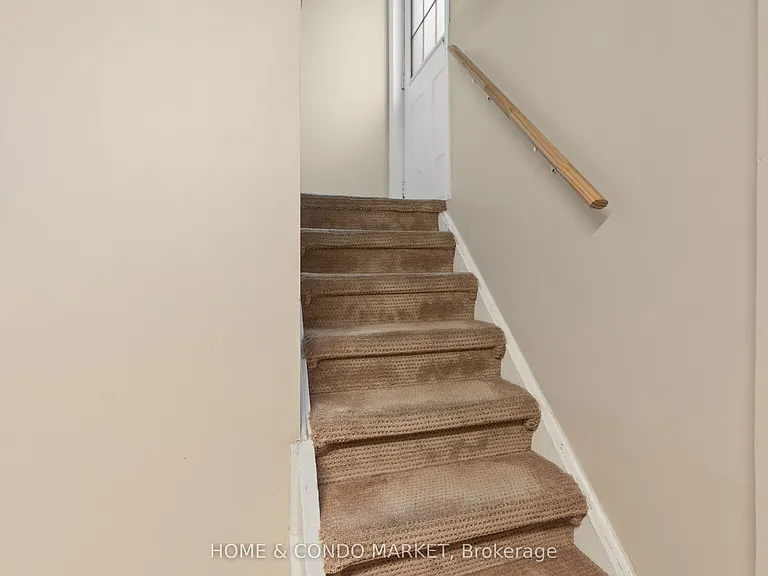 128 Bond St N — Photo 14