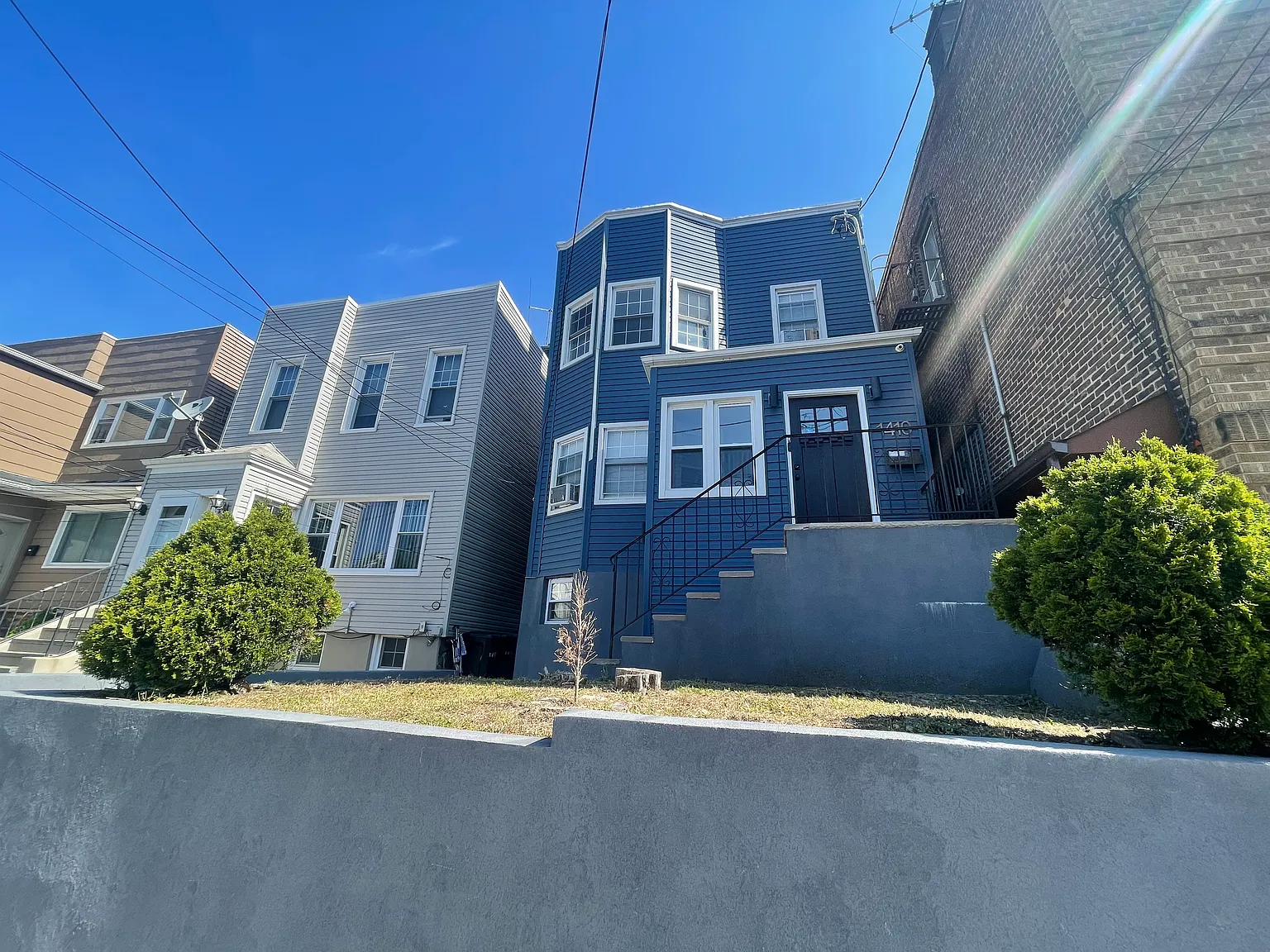 3 bed, 800 sqft, $2,600 — Photo 1