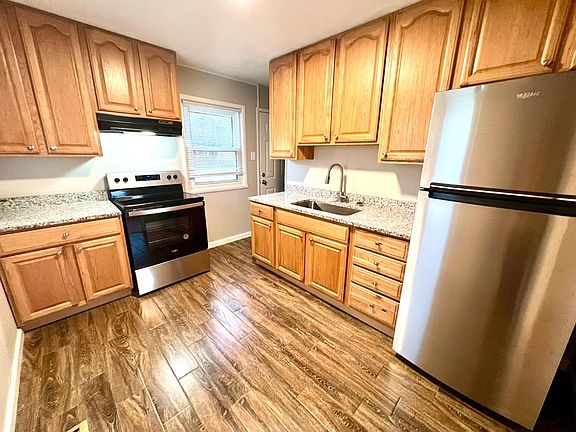 3rd image of 4115 Helton Dr