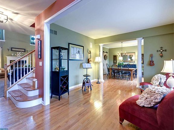 3rd image of 921 E Mill Creek Way
