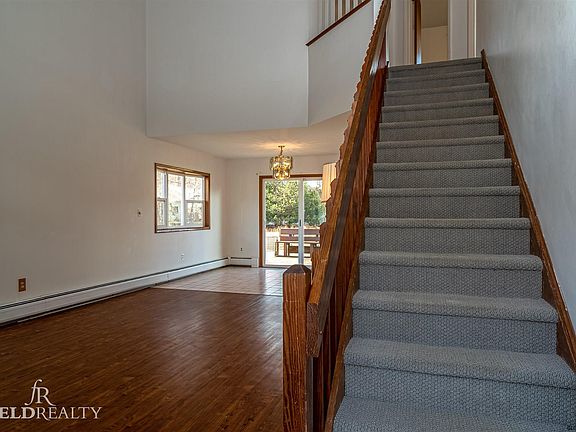 4th image of 5 Green Meadow Dr