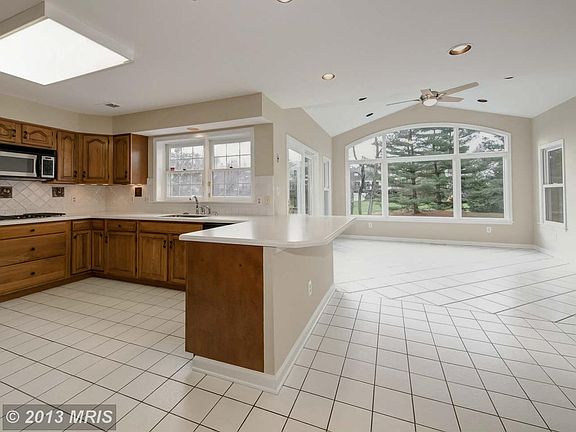 5th image of 9409 Fox Hollow Dr