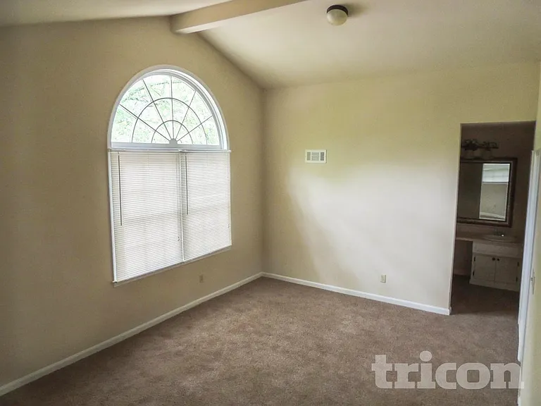 1464 Yorkton Ct — Photo 21