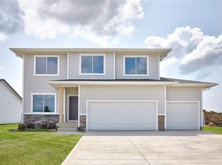 590 NW Compass Ave, Waukee, IA 50263