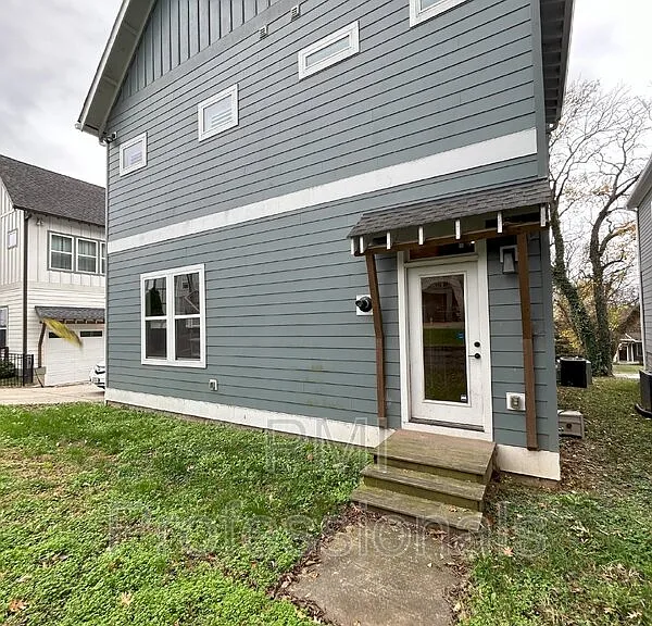 111 Creighton Ave #B — Photo 17