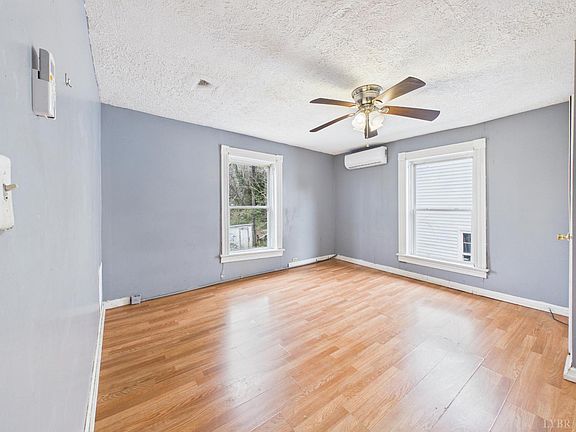 4th image of 1113 18th St