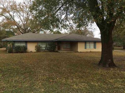 709 E Walker St, Groesbeck, TX, 76642