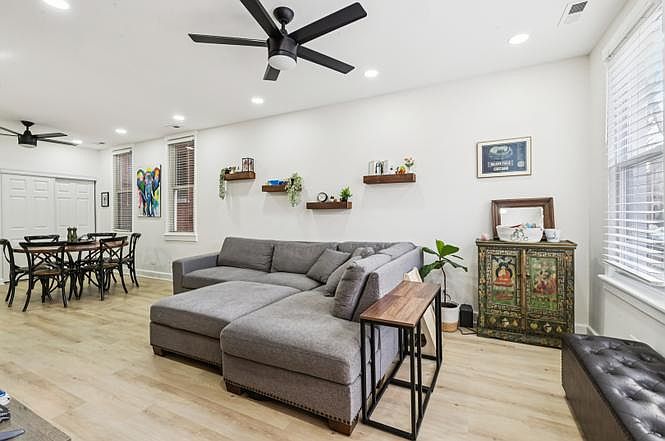 1st image of 1655 N Artesian Ave APT 1
